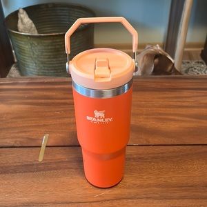 Stanley Ice Flow 30 oz. Color: Tiger Lily